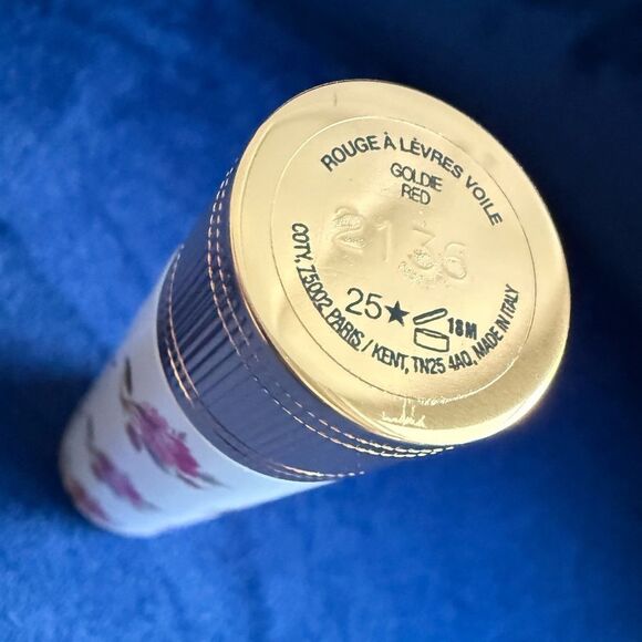 GUCCI ROUGE À LÈVRES VOILE – GOLDIE RED 25 | VINTAGE FLORAL - Picture 7 of 17